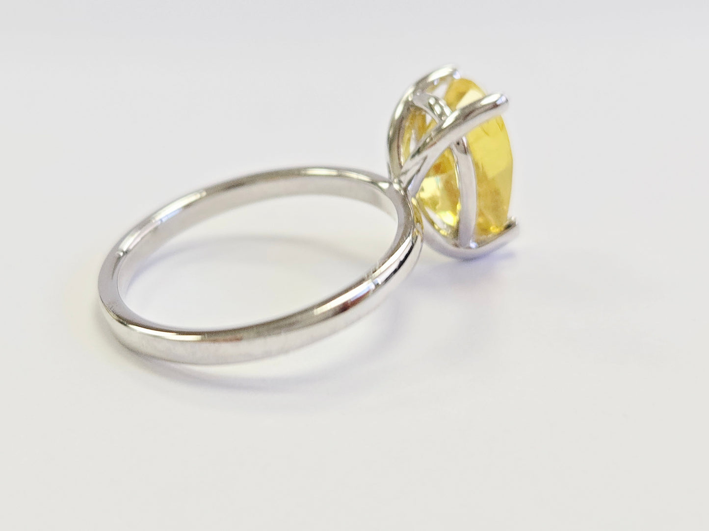 3.22-Carat Natural pear-Shape Intense Yellow Sapphire Ring White Gold 14 Karat