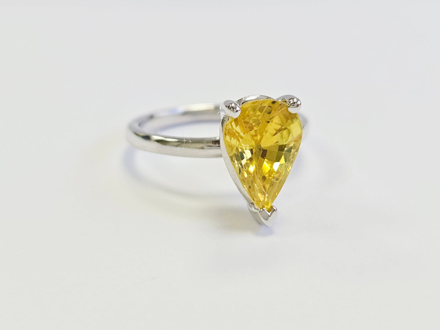 3.22-Carat Natural pear-Shape Intense Yellow Sapphire Ring White Gold 14 Karat