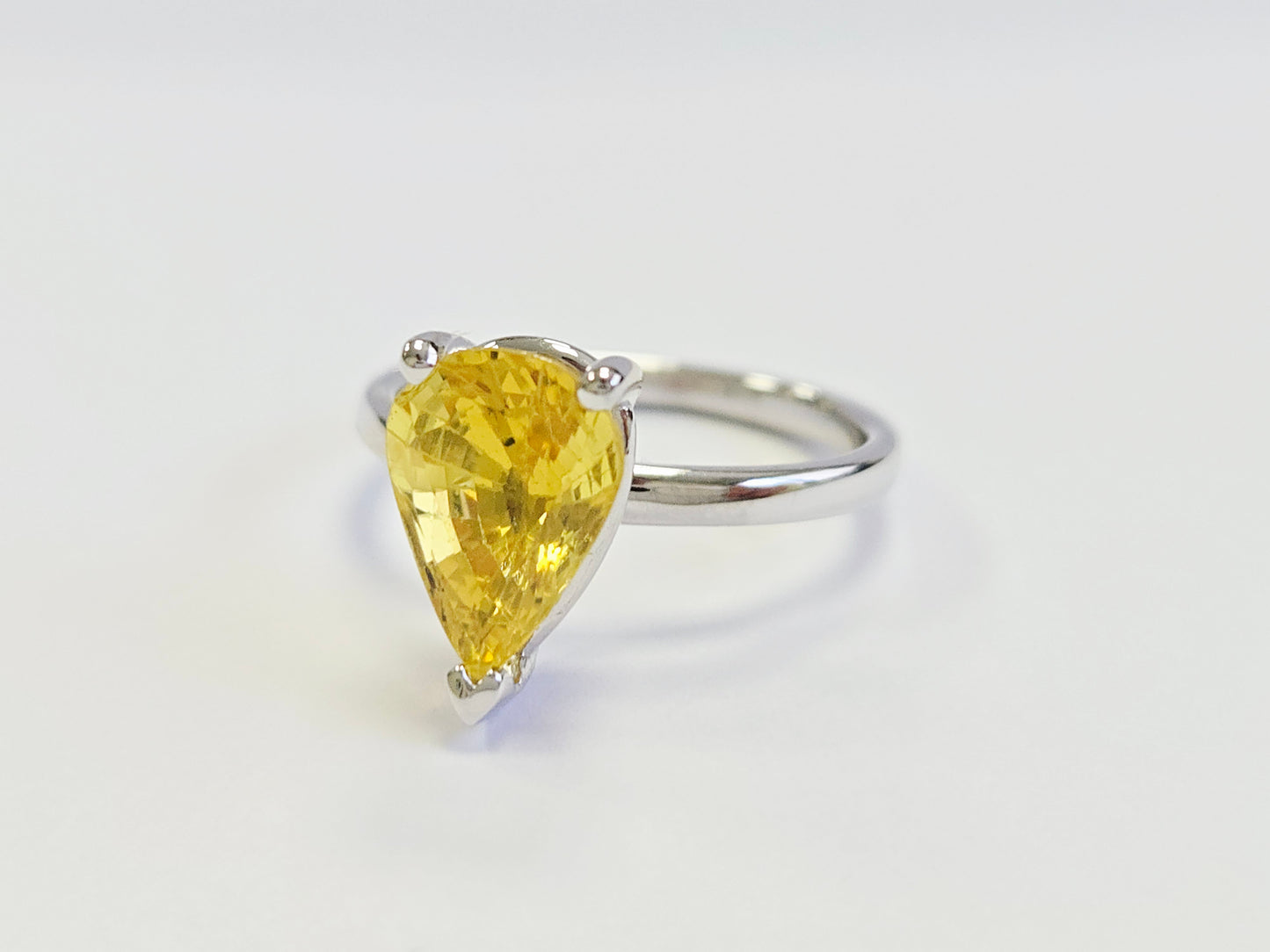 3.22-Carat Natural pear-Shape Intense Yellow Sapphire Ring White Gold 14 Karat