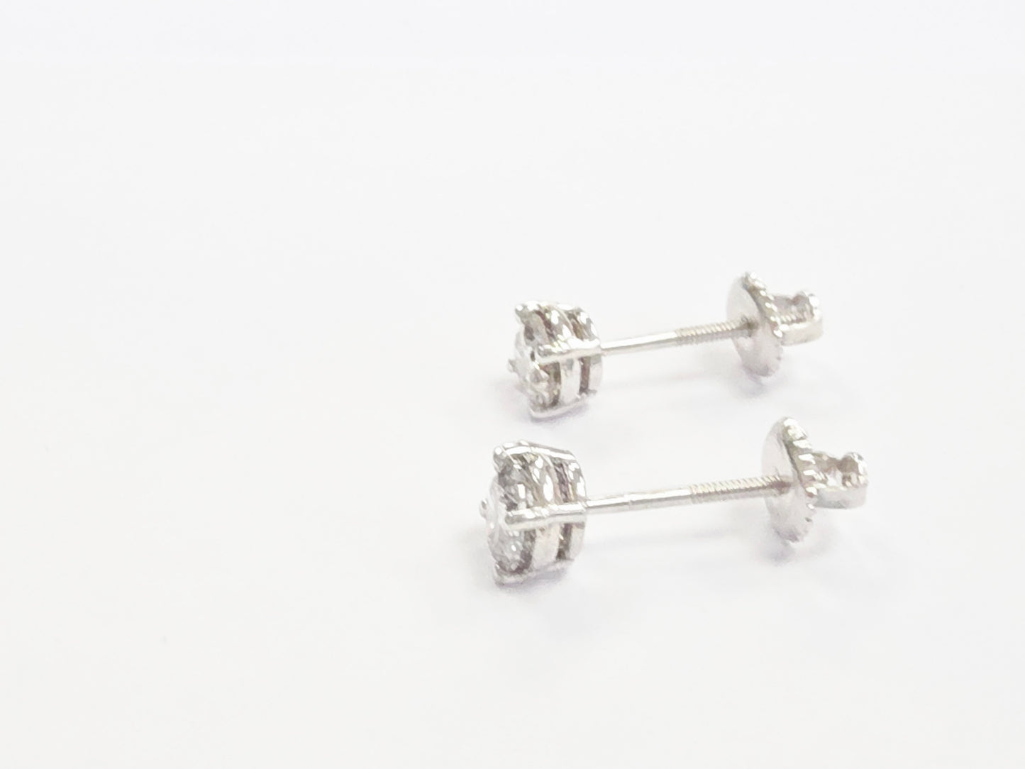 0.93 Carats Natural Diamond Round Shape Studs 14 Karat White Gold