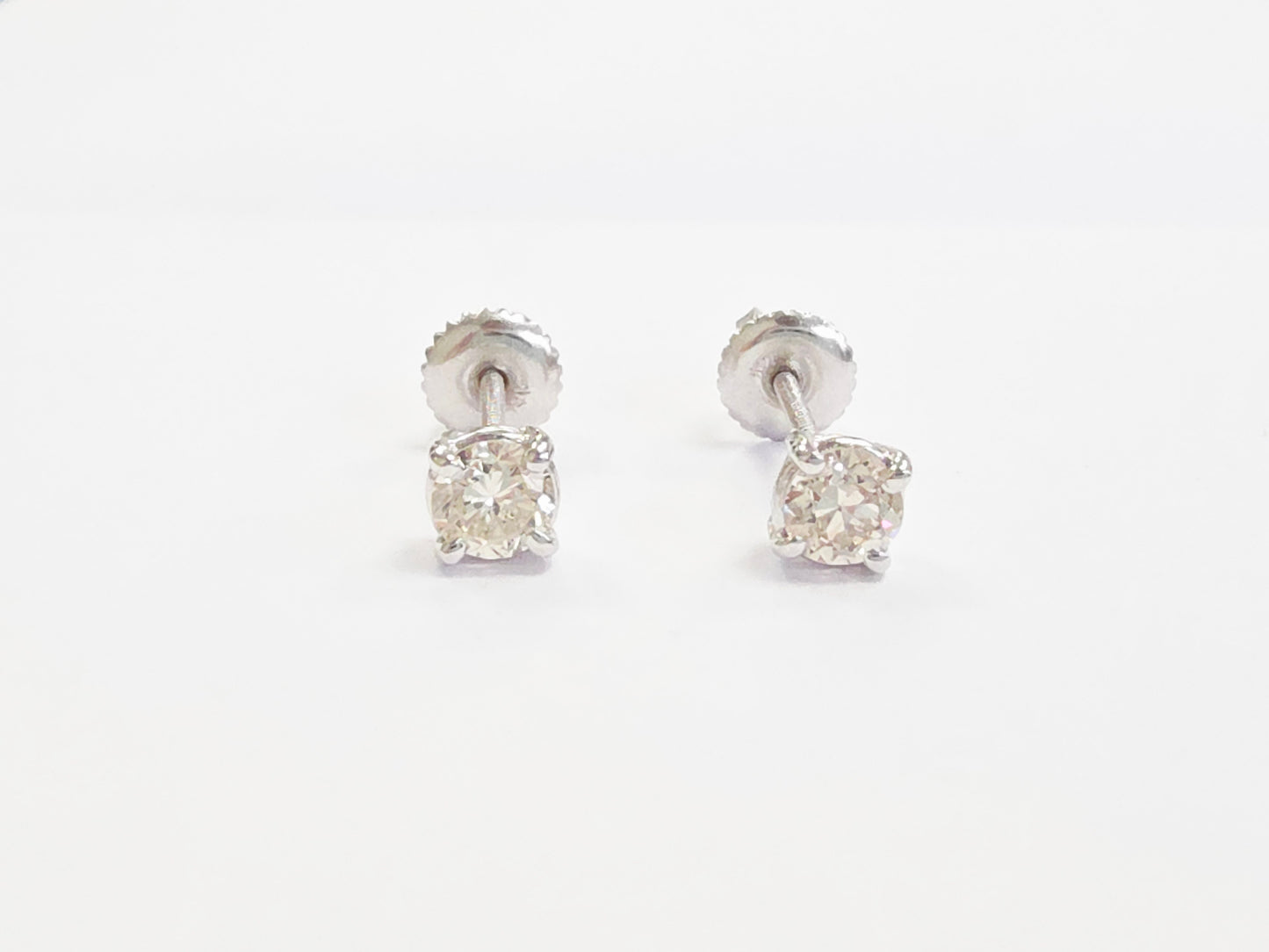 0.61 Carats Natural Diamond Round Shape Studs 14 Karat White Gold