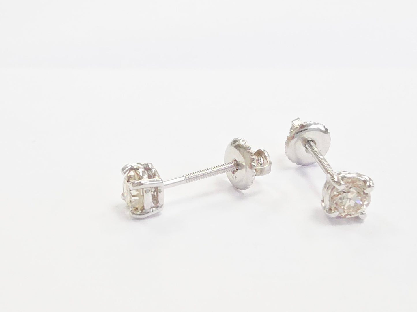 0.61 Carats Natural Diamond Round Shape Studs 14 Karat White Gold
