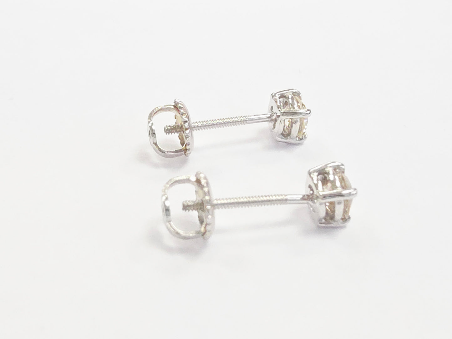 0.61 Carats Natural Diamond Round Shape Studs 14 Karat White Gold