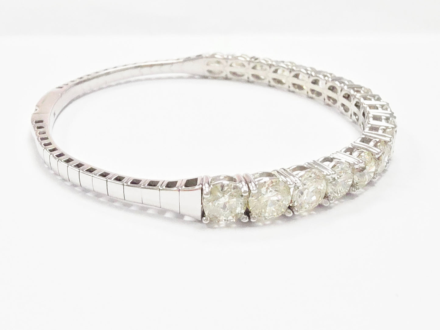 10.45 Carat Natural Diamond Flexible Bangle White Gold 14 Karat